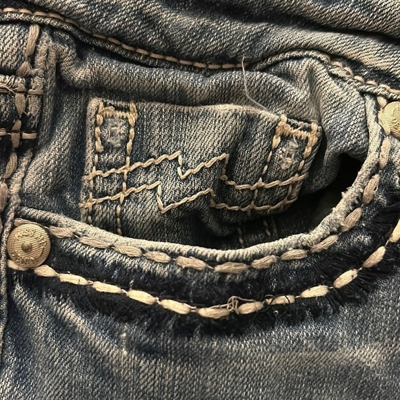 Miss Me Jeans with intricate pocket stitching - size 26 - Picture 7 of 13